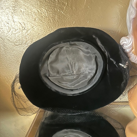 POSH 1940\'s BLACK VELVET HAT  - RHINESTONES + PEARL & FEATHER TRIM + VEIL main image 16